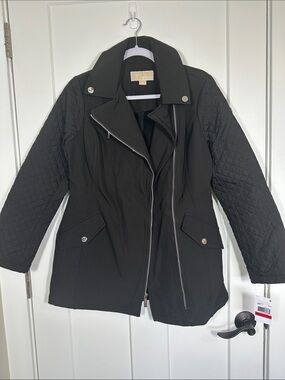 MICHAEL Michael Kors Black Quilted-Sleeve Moto Jacket 051
